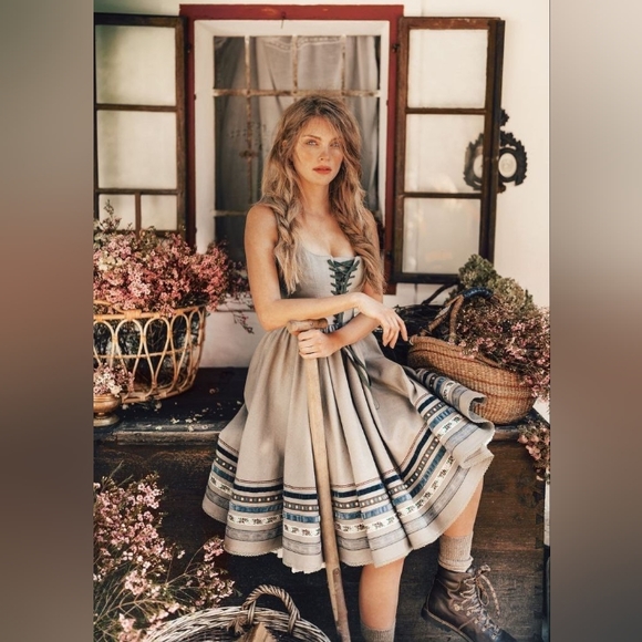 Meet your Posher, Emily - Picture 13 of 15